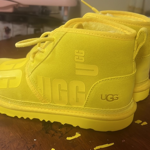 Yellow uggs - Picture 4 of 4